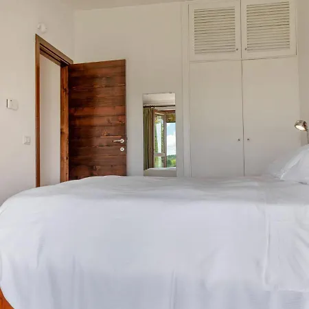 Blissful Farmhouse In Morrano With Swimming Pool
