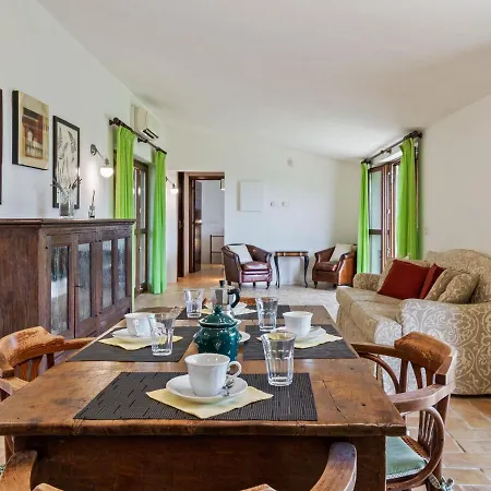 Blissful Farmhouse In Morrano With Swimming Pool