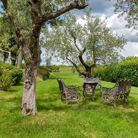 Blissful Farmhouse In Morrano With Swimming Pool
